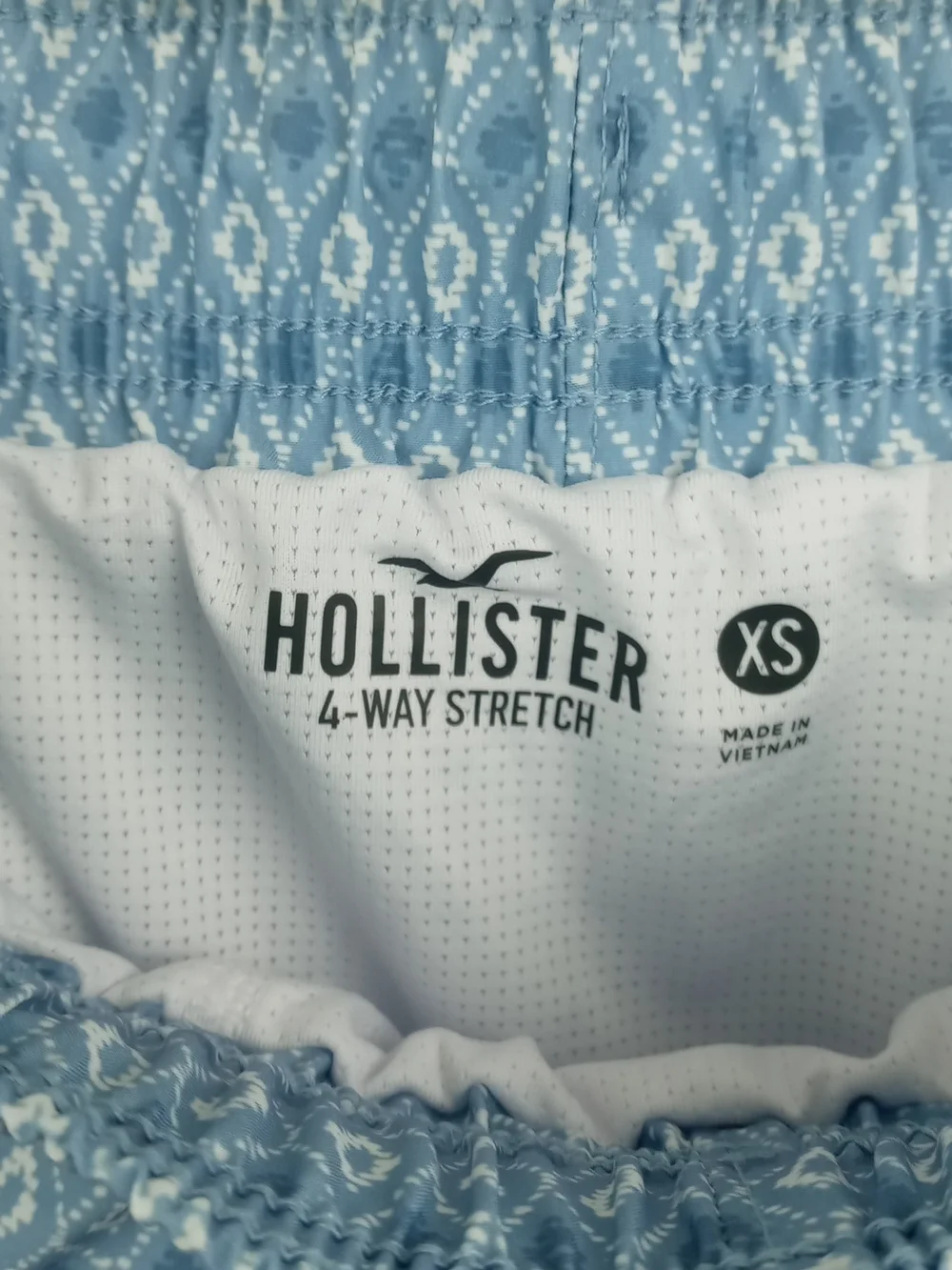 Hollister mens size XS diamond blue and white swim trunks